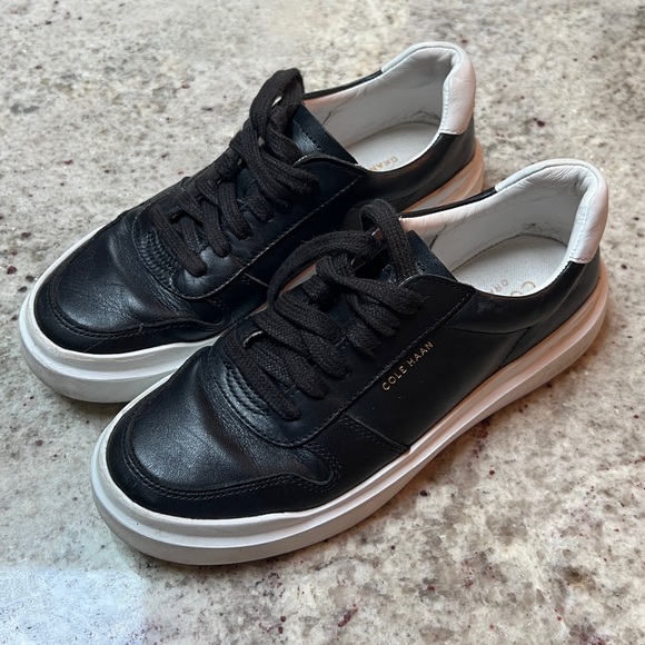 GIRLS BLACK SNEAKERS SIZE 3 - Picture 1 of 4